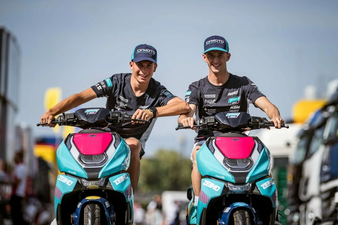 ZEEHO AE8 and AE8S+ - Electric Motorcycle Scooter 2025 - 🇮🇳 India